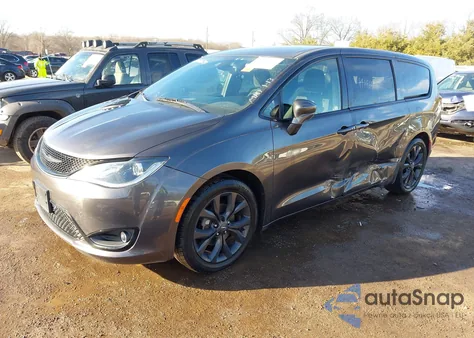 2019 Chrysler Pacifica Touring Plus z USA, uszkodzony, nr VIN 2C4RC1FGXKR532423